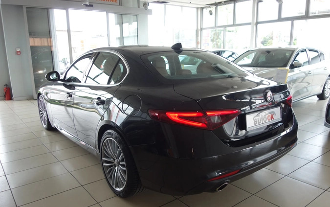 Alfa Romeo Giulia cena 78900 przebieg: 90190, rok produkcji 2016 z Maków Podhalański małe 211